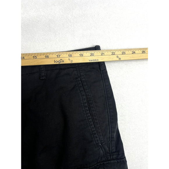 Levis Mens Cargo Shorts Size 40 Black Baggy Skater Y2K Grunge Flap Pockets - Picture 3 of 16